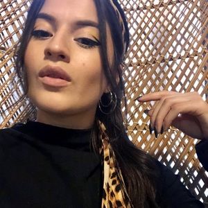 Meet your Posher, Annastazia